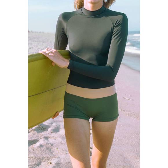 NEW OLIVE SURF the lauren wetsuit in noir - dune - dirtymartini - Picture 2 of 4
